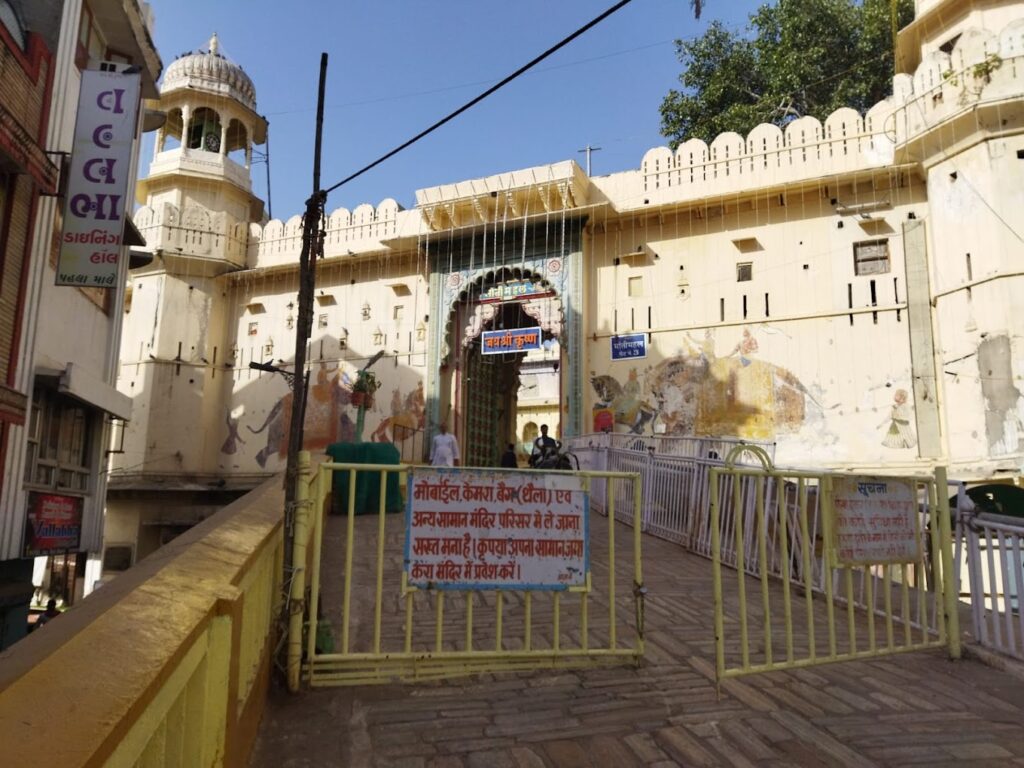 Nathdwara Shrinathji Temple History, Timings, Distance, Online Booking, Rajasthan Vihara