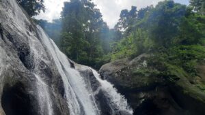 kumbhavurutty waterfalls distance
